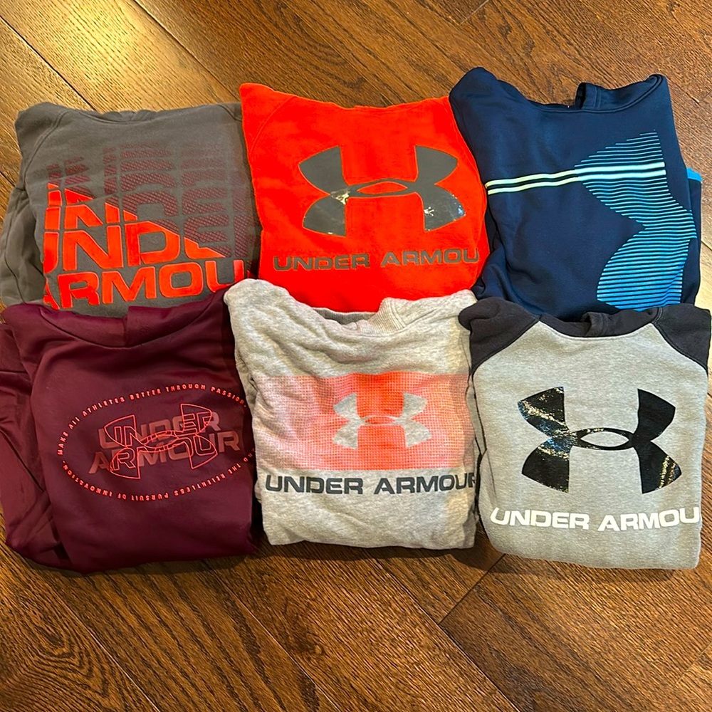 6 UnderArmor hooded sweatshirts. Size medium